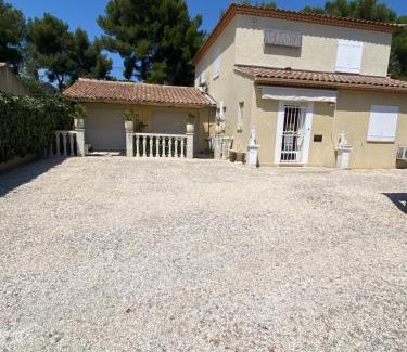 Beaucaire Cama Y Desayuno | SUITE spa accès autonome