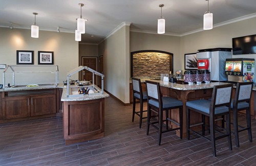 McNeil Condominio | Suite with Air-Conditioning, Outdoor Pool Access, Free Breakfast + More!