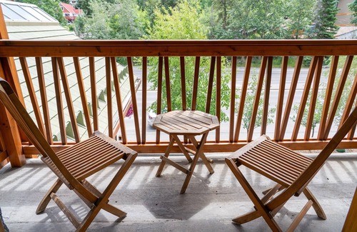 Banff Condominio | Suite with Mountain View | Grotto Style Hot Pool!