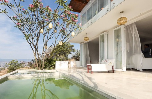 San Andres Huayapan Cabaña | Suite with pool and mountain view / Suite con alberca y vista a la montaña