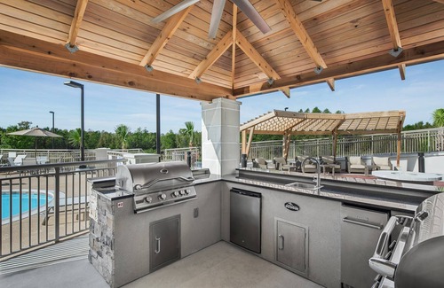 Florence Apartamento | Suite con ducha adaptada | Wi-Fi gratis, desayuno gratis + piscina al aire libre
