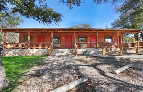Wimberley Hotel | Suite with Two Queen Beds Minutes from Downtown!