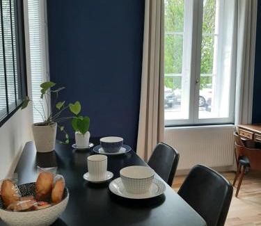 Remiremont Casa | Suite Yves Klein - proche gare et centre-ville- entrée privée