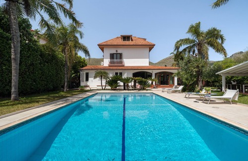Partanna Villa | Villa Mónica lujosa propiedad en Mondello, relajarse y descubrir Sicilia