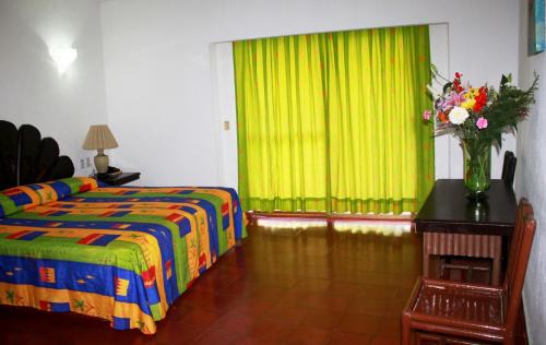 Puerto Vallarta Hotel | Suites Plaza del Rio - Family Hotel Malecón Centro