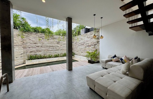 Purwakerti Villa | Sukawati Beachside 2 Bedroom Villa Alice Private Pool Jacuzzi Ocean View