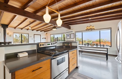 Joshua Tree Casa | 🌵 Sukha Life Hideaway - Hot Tub, Fire Pit, Privacy and Endless Views! 🌵