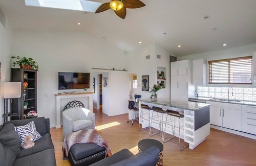 Bay Park Cabaña | Summer at Safari Bay Hideaway-pet friendly yard!
