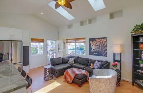 Bay Park Cabaña | Summer at Safari Bay Hideaway-pet friendly yard!