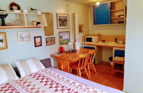 Bracke Otro | Summer bedroom, outside toilet, shower, kitchen. 120 m from Sandbach.