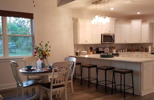 Darien Cabaña | Summer Breeze Cottage, tu hogar lejos del hogar. Ven a relajarte y disfruta.