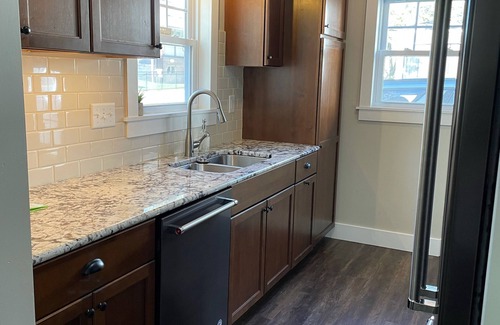 Clear Lake Casa | Summer Breeze - Newly Remodeled Quaint Home - 7 blocks from beach