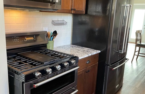 Clear Lake Casa | Summer Breeze - Newly Remodeled Quaint Home - 7 blocks from beach