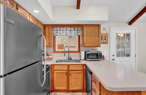 Gouldsboro Cabina | Summer cabin w/ Private Beach in Big Bass Lake resort community