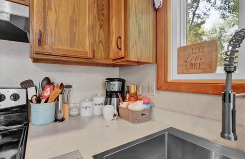 Gouldsboro Cabina | Summer cabin w/ Private Beach in Big Bass Lake resort community