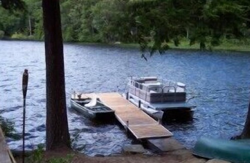 Strafford Cabaña | Cabaña de verano en el lago aislado