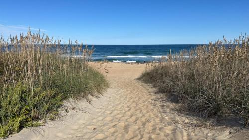 Kill Devil Hills Apartamento | Summer Days 4 Bedroom Oceanfront Home