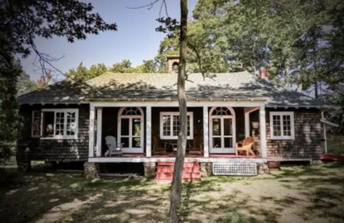Leeds and the Thousand Islands Cabaña | Summer family cottage in the beautiful Thousand Islands - Gananoque!