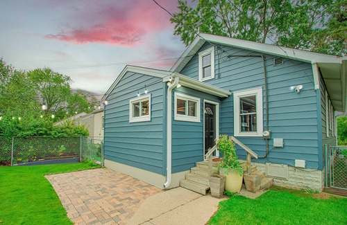 Southwest Minneapolis Cabaña | Summer Family Vacation with Game Room Near MOA MSP US Bank Stadium
