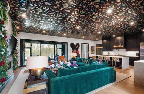 Hillwood Casa | Summer Flash Sale* I Above Starburst Estate | Pool | Luxury| FunI Services