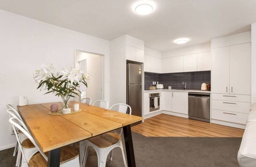 Edgeware Apartamento | Summer Fun | Free Secure Parking | Pool | Gym