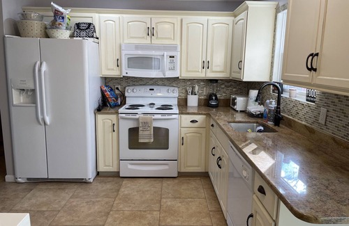 East Stroudsburg Casa | Summer fun Poconos Watergap: stunning water views, dock, firepit, movie room