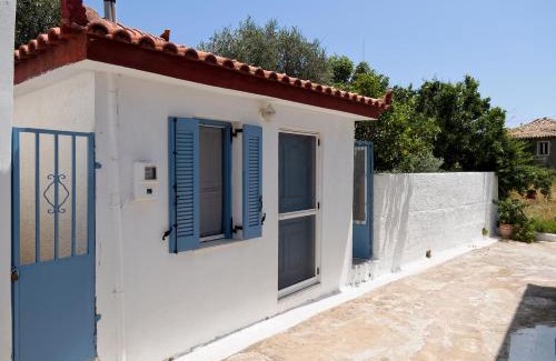 Pylos-Nestoras Apartamento | Summer Garden Studio - village location