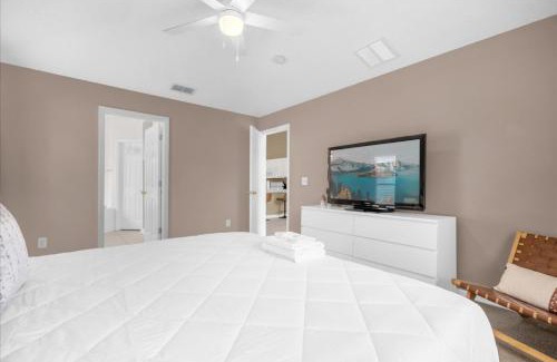 Kissimmee Casa | Summer Getaway - 5-Bedroom Home with Private Pool!