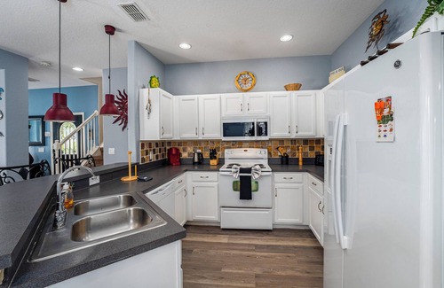 Four Corners Casa | Summer Haven on the Loop - Games Room, Private Pool & Spa