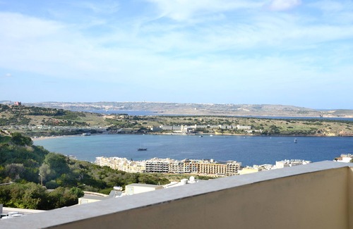 Mellieħa Heights Villa | Summer Haven, con impresionantes vistas y piscina privada
