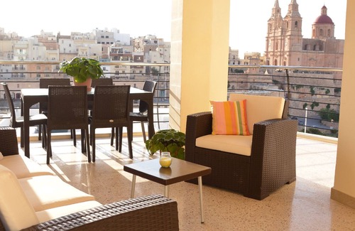 Mellieħa Heights Villa | Summer Haven, con impresionantes vistas y piscina privada