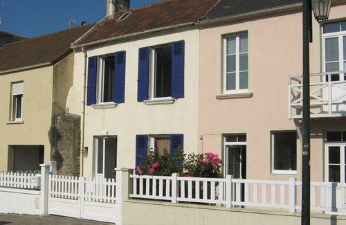 Arromanches-les-Bains Casa | Summer house with 3 main rooms 42m2 with sea view.