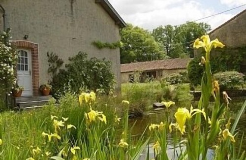 Lathus-Saint-Remy Cabaña | Holiday Cottage On Our Minifundiario Orgánica