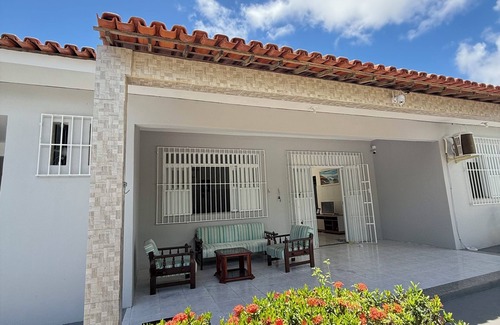 Atalaia Casa | Summer house near Aruana Beach with ample space for friends and family!