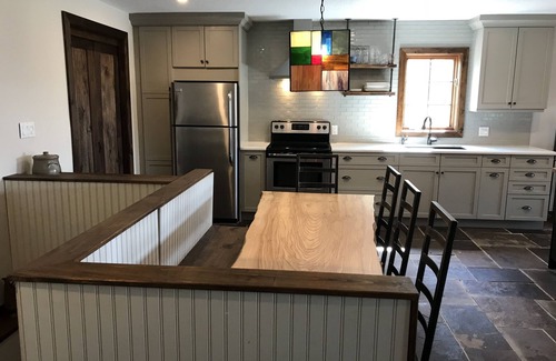 Thornbury Casa | Summer House Rental - Thornbury (30 day min.)