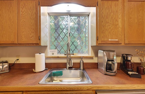 Pocono Lake Chalet De Esquí | Summer is filling up! STEPS to The LAKE! Biking, Wineries, Water Parks