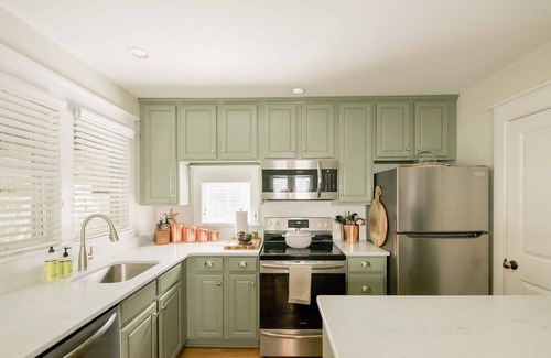 Surfman's Walk Casa | Summer Jam- 2 master getaway near East Beach- Sunday to Sunday rentals