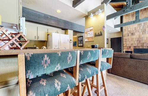 Majestic Pines Condominio | ¡Gran escape! Recientemente actualizado con garaje privado. Duerme 6.