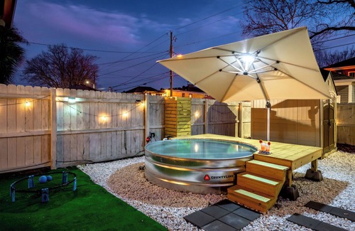 Dixon Park Casa | Summer Retreat w/ Pool & Backyard Lounge