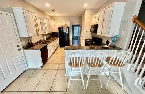 Surfside Beach Casa | Summer's Den Home