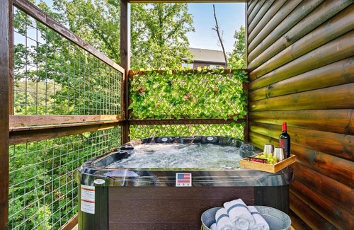 Sevierville Casa | Summer Sale, Indoor Pool, Pet Stays Free, Movie, HotTub