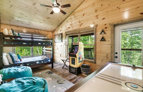 Sevierville Casa | Summer Sale, Indoor Pool, Pet Stays Free, Movie, HotTub