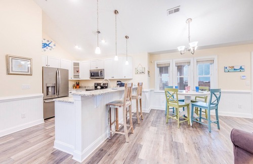 Hatteras Condominio | SUMMER SAVINGS - Canalfront Condo w/ Private Deck, Resort Pool, and Boat Slips
