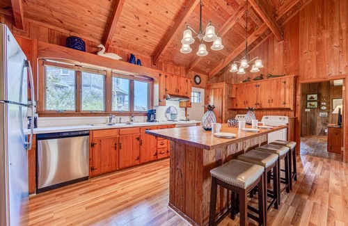 Brigands' Bay Casa | SUMMER SAVINGS - Canalfront Home with Hot Tub, Private Boat Dock, and Smart TVs