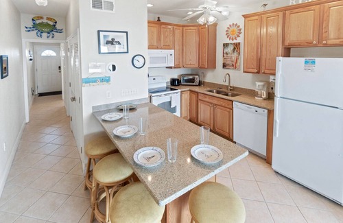Hatteras Condominio | SUMMER SAVINGS - Oceanfront Condo w/ Private Deck, Cmty Pool, Hot Tub, Elevator
