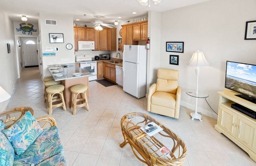 Hatteras Condominio | SUMMER SAVINGS - Oceanfront Condo w/ Private Deck, Cmty Pool, Hot Tub, Elevator