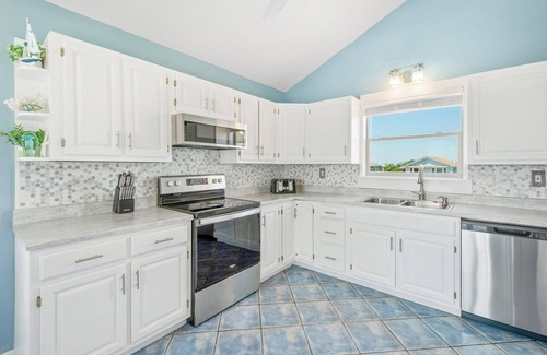 Avon Casa | SUMMER SAVINGS - Oceanfront w/ Pool, Hot Tub, Private Beach Access, Cmty Perks