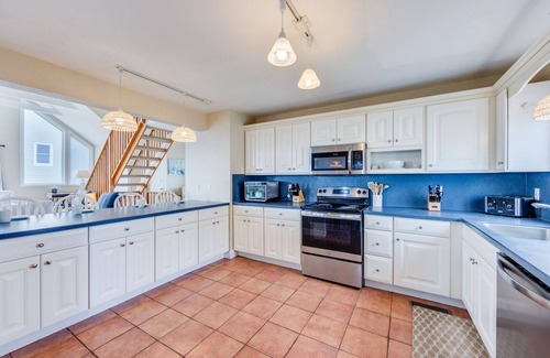 Waves Casa | SUMMER SAVINGS - Oceanfront Dog Friendly w/ Pool, Hot Tub, Game Room, Cargo Lift