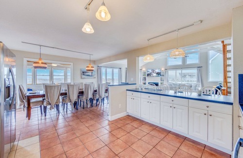 Waves Casa | SUMMER SAVINGS - Oceanfront Dog Friendly w/ Pool, Hot Tub, Game Room, Cargo Lift