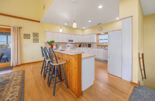Frisco Casa | SUMMER SAVINGS - Oceanside Handicap Friendly w/ Hot Tub, Elevator, Beach Nearby